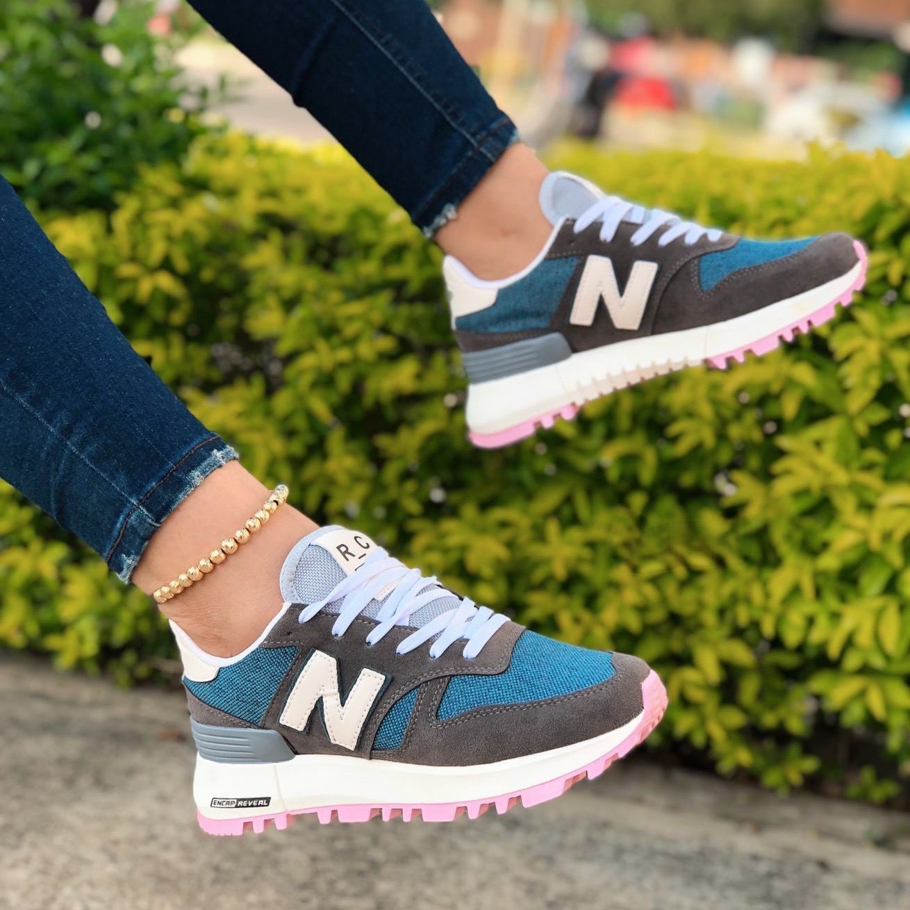 Tenis New Balance Dama Gris Humo Azul